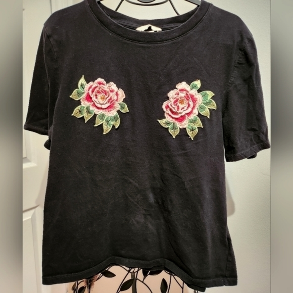 Embroided flower t-shirt